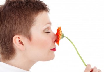 Biochemie vůní: Jak naše tělo reaguje na různé složky