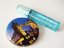 Colour Me Sky Blue dámská parfémová voda 50ml - detail flakonu s odznakem z Londýna